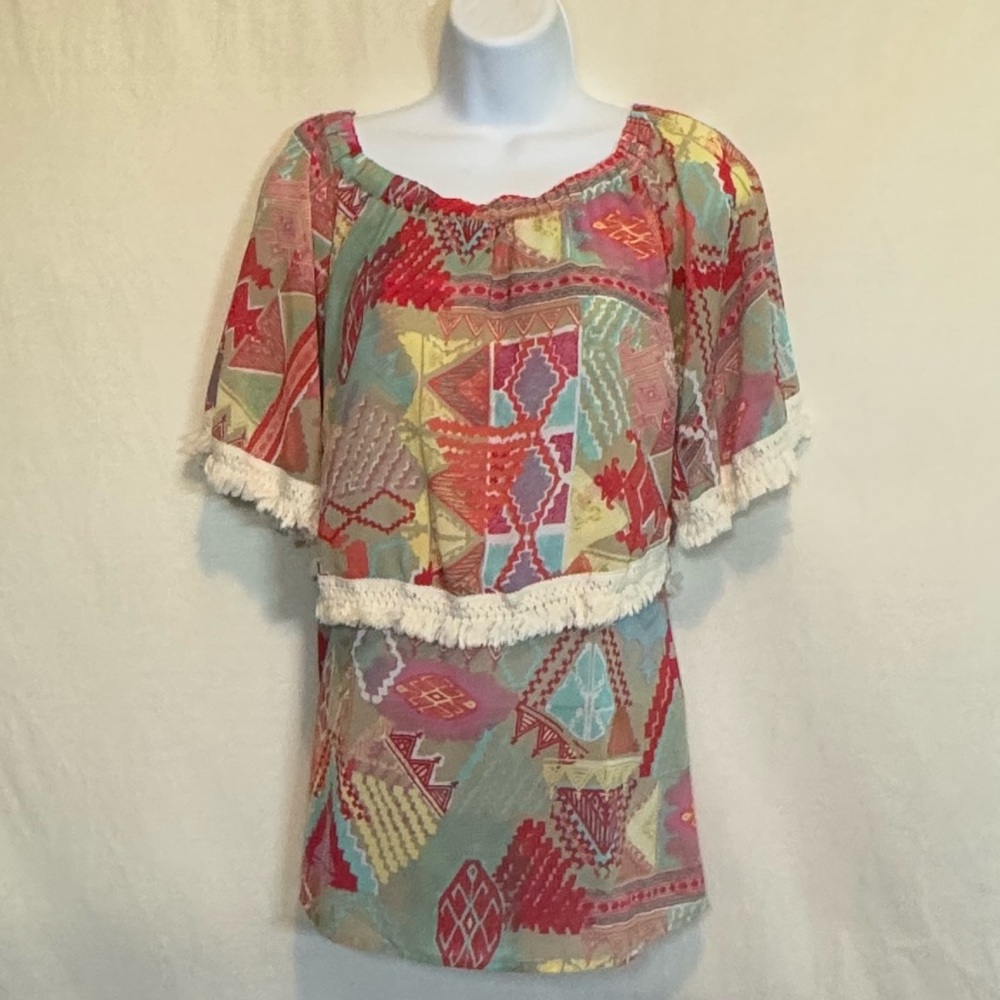 H-121 Multiples Red & Blue Fringed Short‎ Sleeve Pullover Blouse Size M